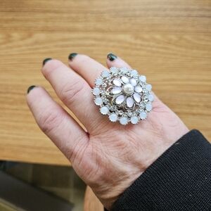 Gorgeous ring with Adjustable band